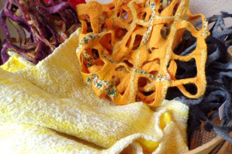 couleurs-et-textures-différentes-soie-laine-laine-feutrée-tissu
